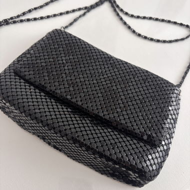 elegante schwarze Mesh-Umhängetasche