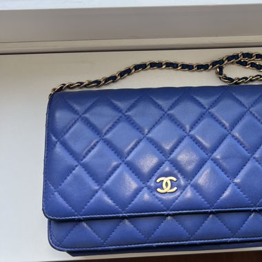 Klassische Chanel Geldbörse an Kette