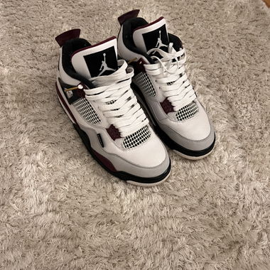 Air Jordan 4 Retro Bordeaux