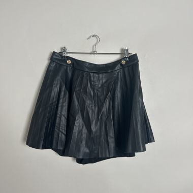 Gonna plissettata in ecopelle nera Zara