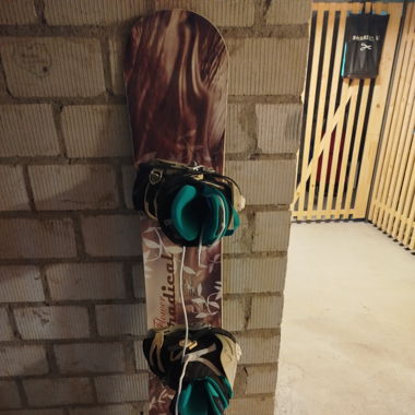 Older snowboard with new shoes