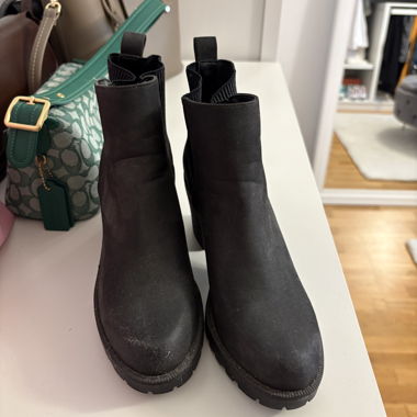 Black Chelsea boots with block heel