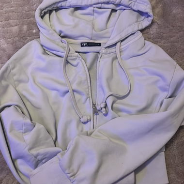 petite jackette blanche de chez Zara 