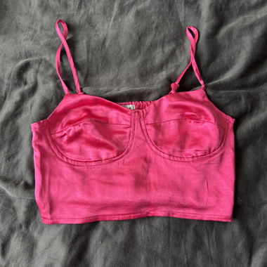 Top rosa con spalline regolabili