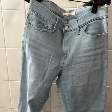Levi’s jeans W27