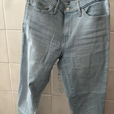 Levi’s jeans W27