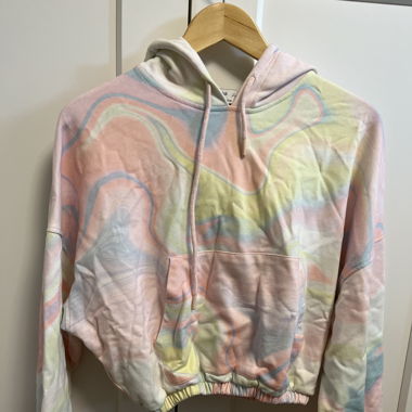 Farbenfroher Pullover