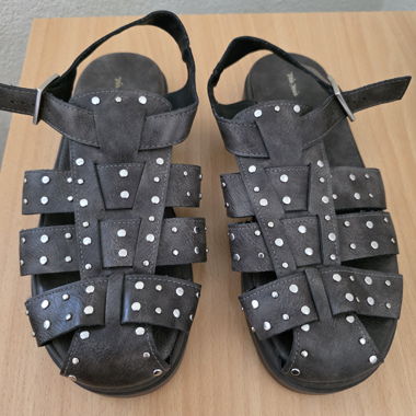 Sandales à clous grises taille 41