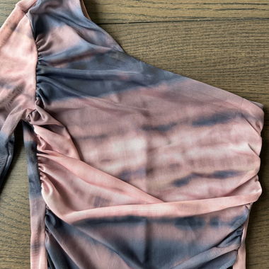 Asymmetrischer Tie-Dye-Body