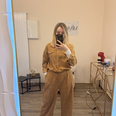 Completo pantalone e camicia in velluto a coste camel
