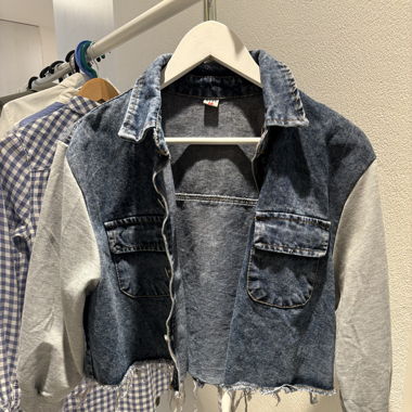Jeansjacke mit Sweatärmel