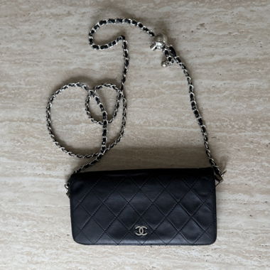 Chanel Geldbörse an Kette