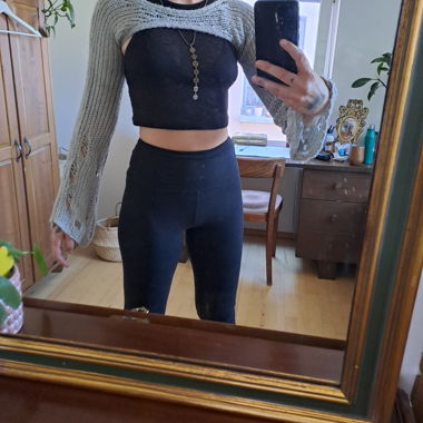 Long sleeve cropped top