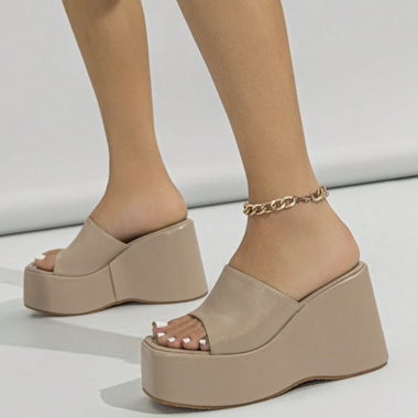 Ciabatte con zeppa beige