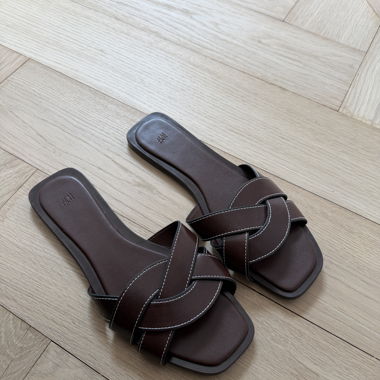 Braune Ledersandalen