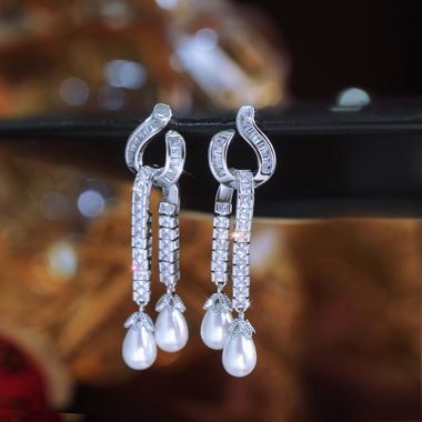 Orecchini di perle color argento