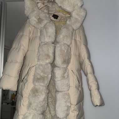 Veste d'hiver avec fausse fourrure, beige
