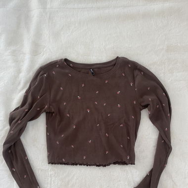 Pull crop top