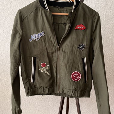 Veste bomber olive avec patches