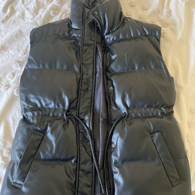 Sleeveless down jacket