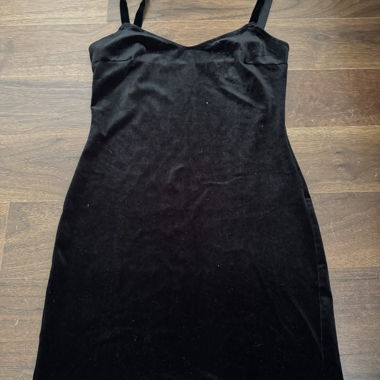 Schwarzes Samtkleid