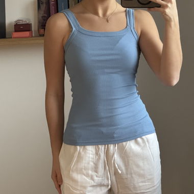 Blaues Top