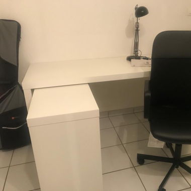 Bureau avec (50.-) ou sans chaise