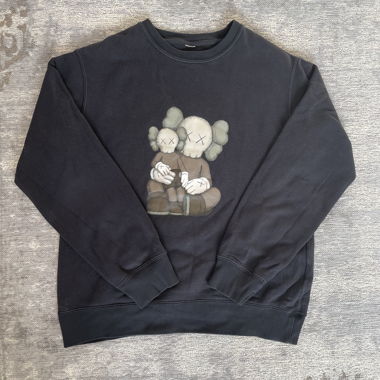 Sweatshirt Uniqlo x Kaws noir