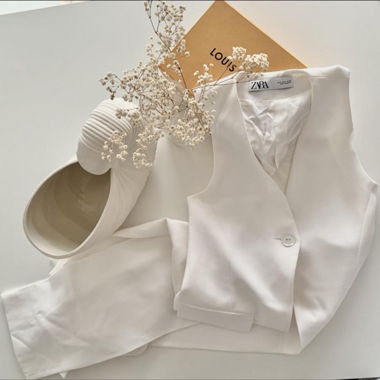 White, sleeveless longblazer from Zara