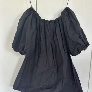 Perfektes Schwarzes Kleid