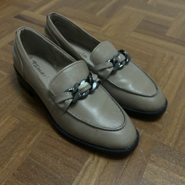 Tamaris-Loafer mit hübschem Kettendetail