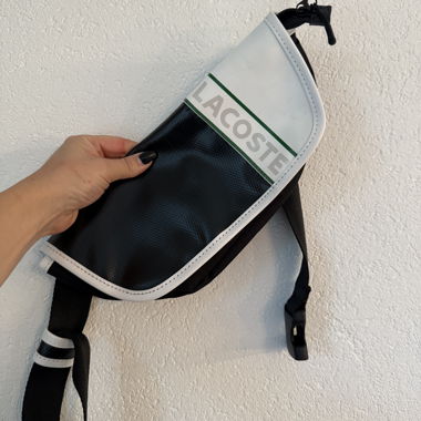 Sac banane Lacoste bleu foncé et blanc