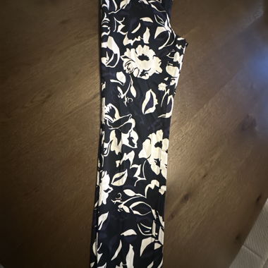 Pantalon fleuri noir et blanc