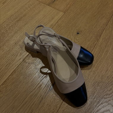Beige ballerinas