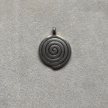 Metal-Spiral-Pendant