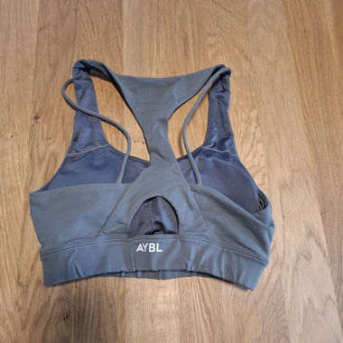Brassière de sport avec rembourrage
