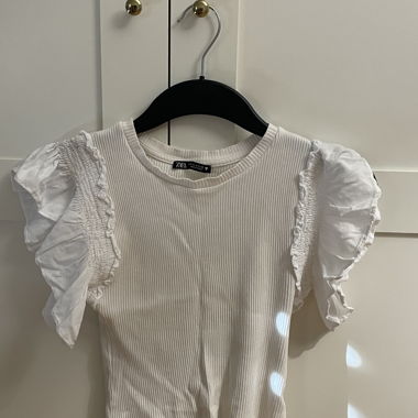 T-Shirt mit Rüschchen