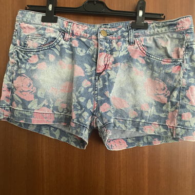 Shorts mit Rosen