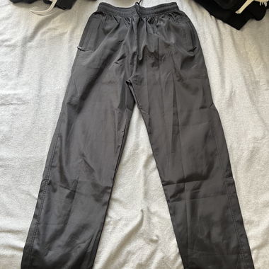 Pantalone nero con vita elasticizzata