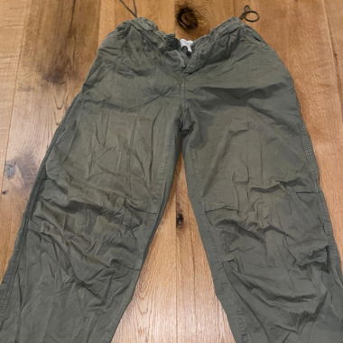 Grüne Parachute Hose