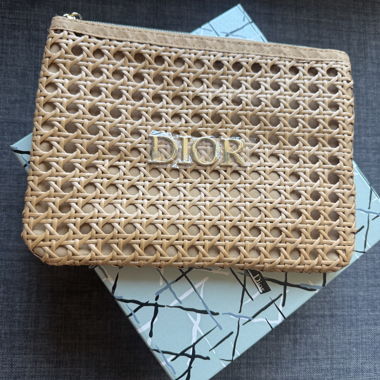 Pochette Dior en raphia d'été