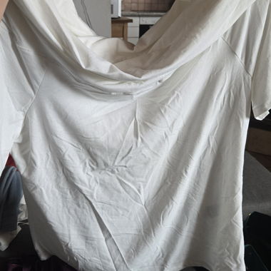 T-Shirt mit tiefem Ausschnitt