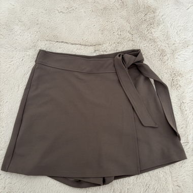 Braune Wickelshorts