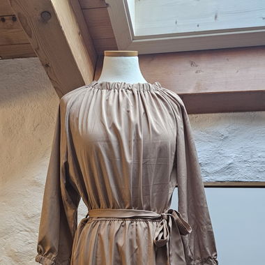 Neues elegantes Frauen O Neck Midi Kleid