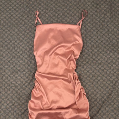 Enges Kleid