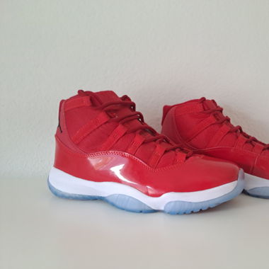 Jordan 11 Red