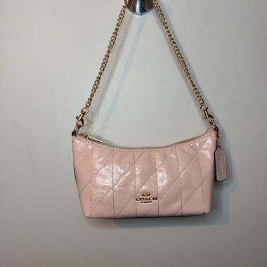 Coach Caitlin mit rosafarbenem Steppdesign