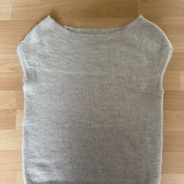 Maglione in maglia grigio con spalle scoperte