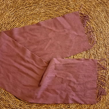 Sciarpa rosa con frange 100 % cashmere