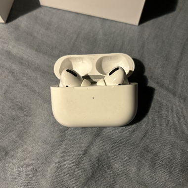 AirPods Pro - Apple
